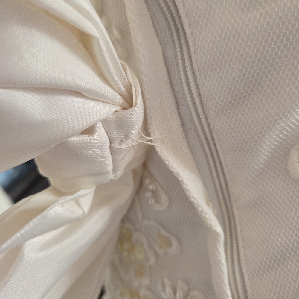 Vintage Alfred Angelo Classic Off the Shoulder Wedding Dress Size 4-6? - Picture 12 of 13